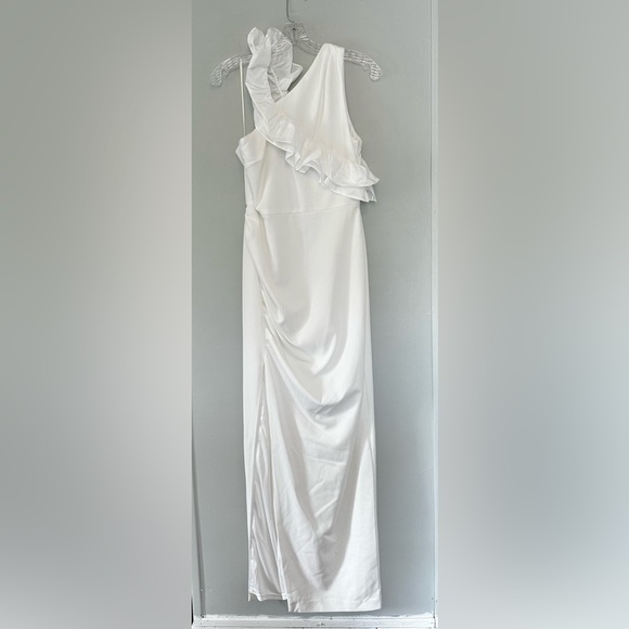 One33 Social White Ruffle One-Shoulder Gown with Front Slit Size 4 NWT - Picture 9 of 10
